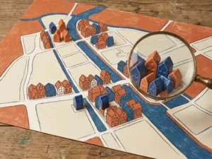 Plattegrond van een Nederlandse woonwijk met huistokens op wijken en een vergrootglas, in terracotta, crème en Utrechts blauw.