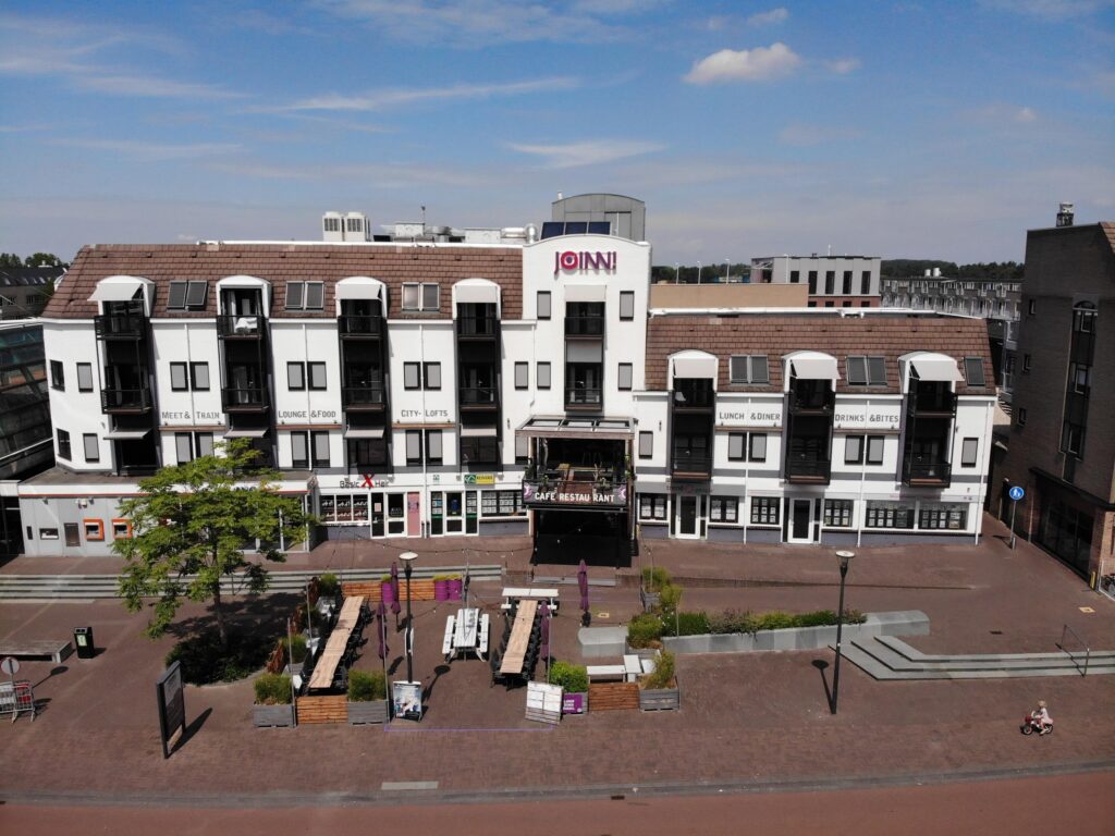 Houten – Onderdoor 5-206 – Foto