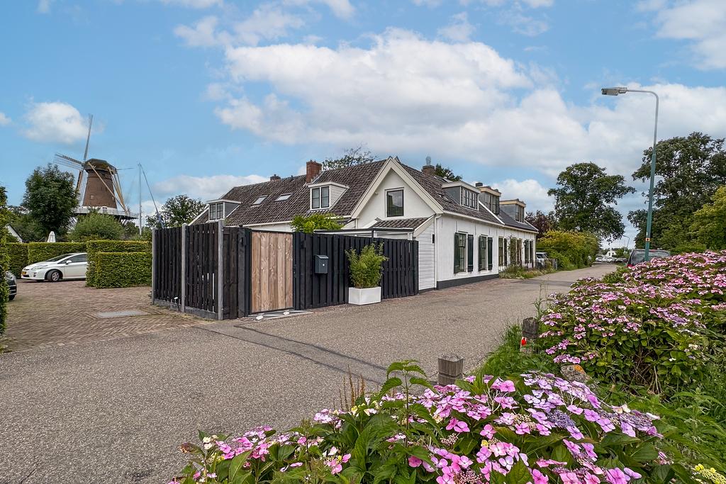 Oud Over 51 – Hoofdfoto