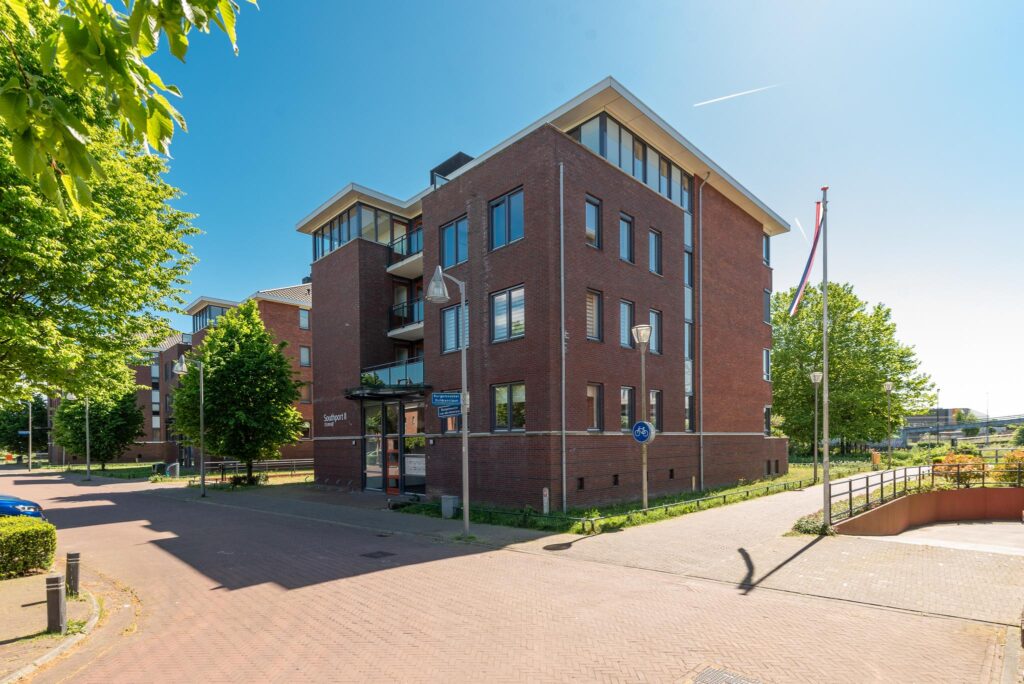 Burgemeester Van den Helmlaan 85 – Foto